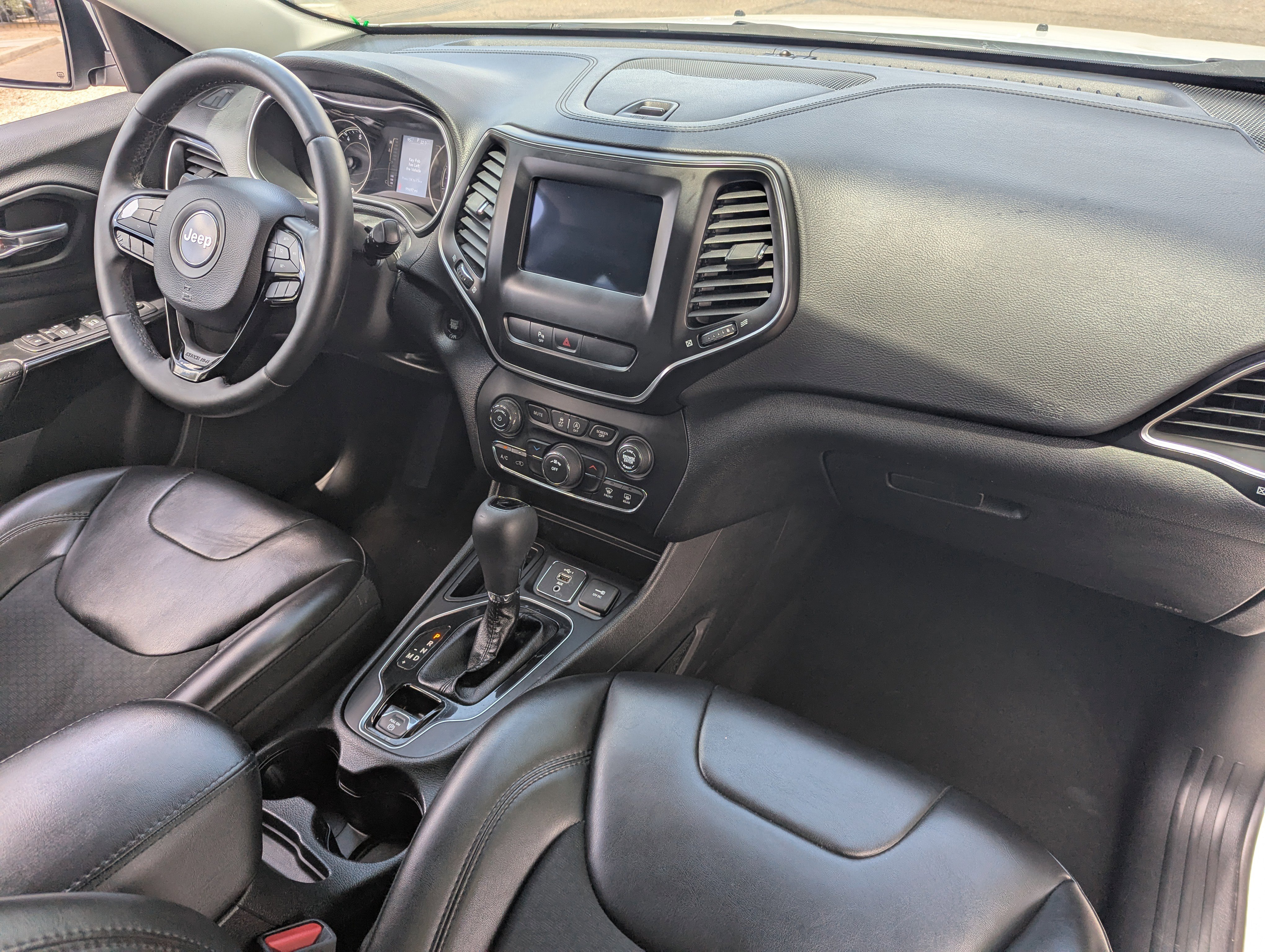 Used 2019 Jeep Cherokee Latitude Plus FWD image 10