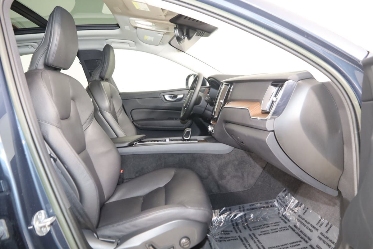 Used 2023 Volvo XC60 T8 Plus AWD/4WD image 13