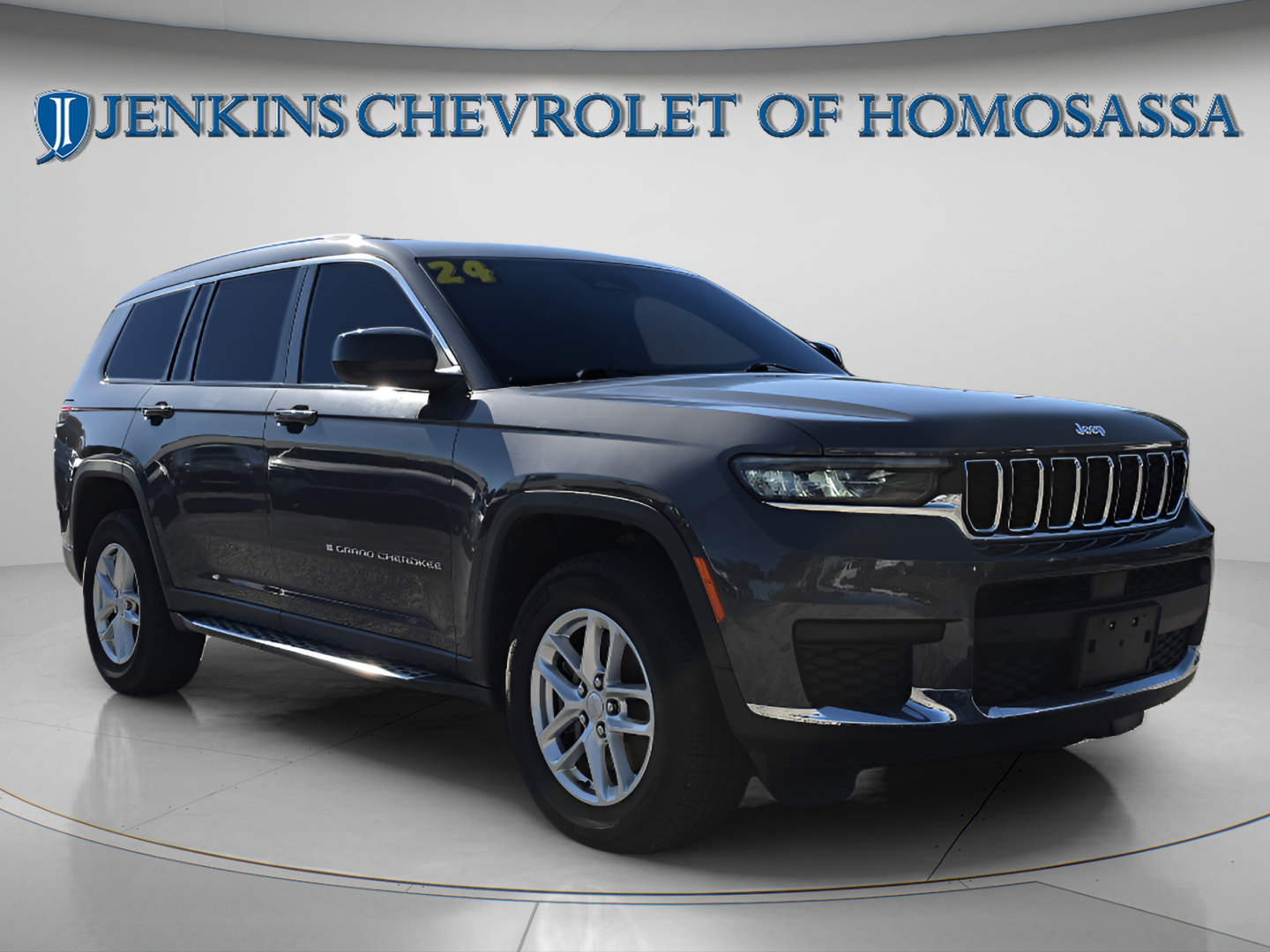 Used 2024 Jeep Grand Cherokee L Laredo RWD image 1