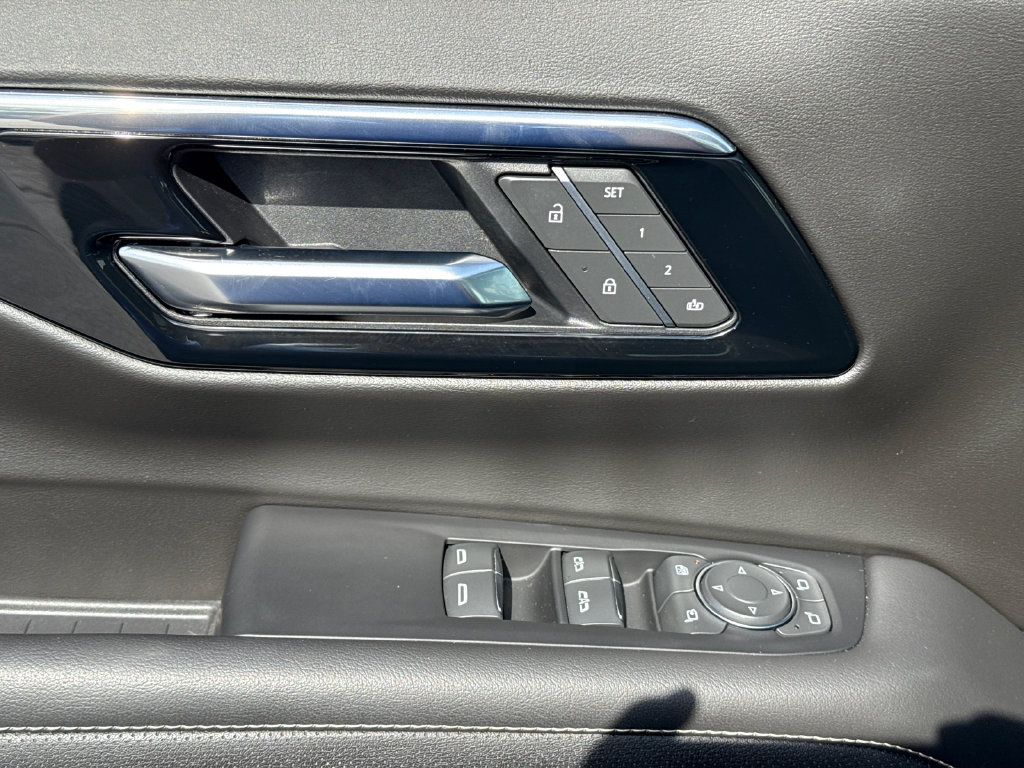 Certified 2025 Chevrolet Tahoe Premier AWD/4WD image 16