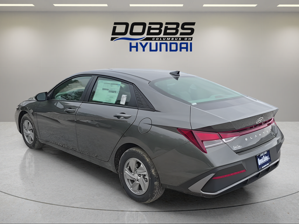 New 2026 Hyundai Elantra SE FWD image 3