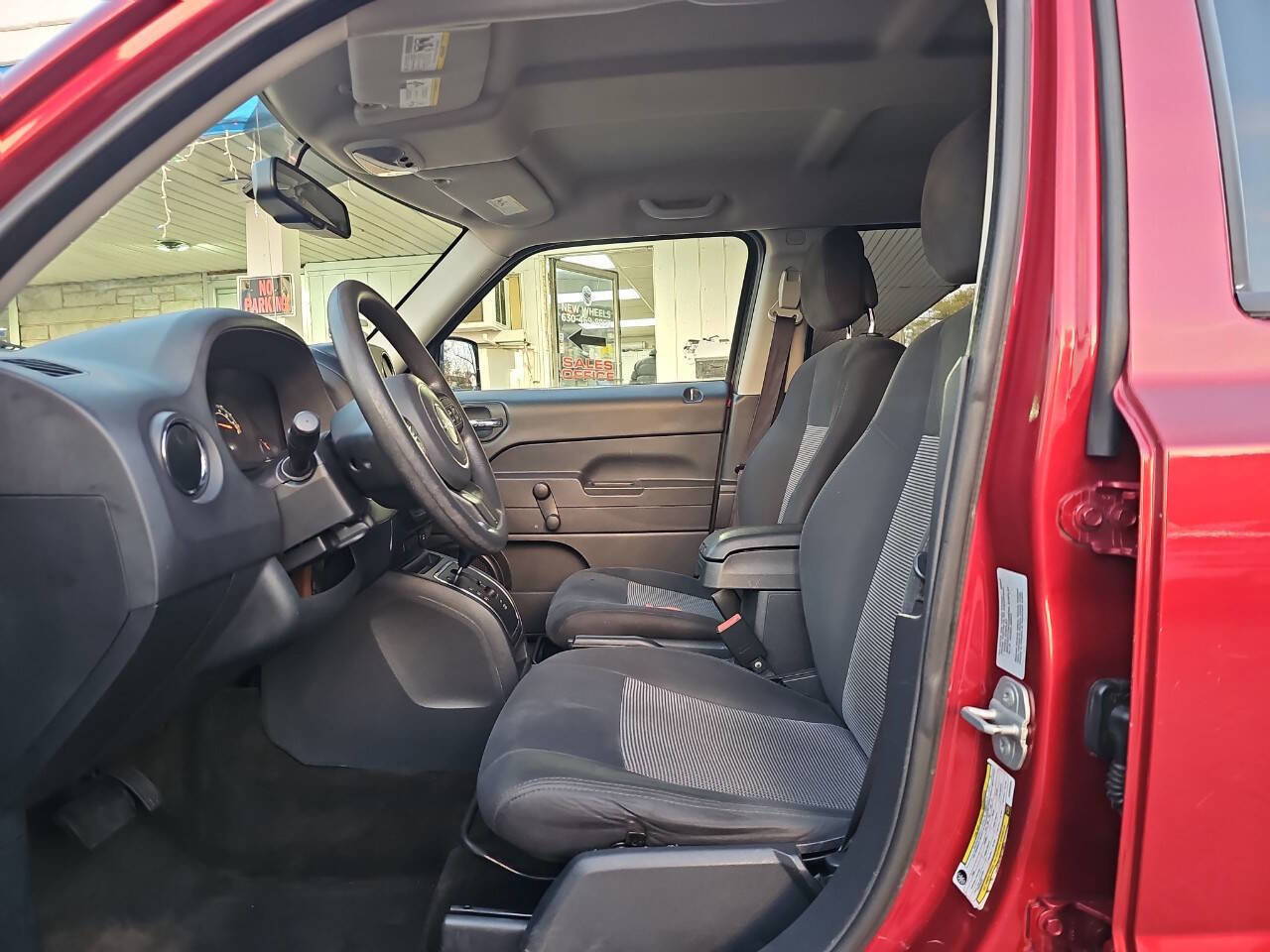 Used 2016 Jeep Patriot Sport FWD image 9