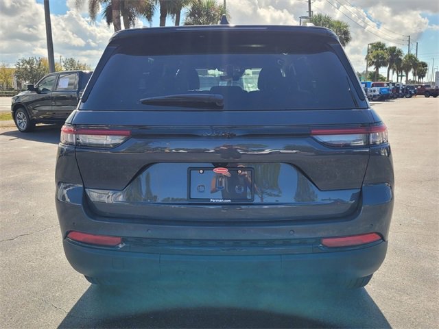 Used 2025 Jeep Grand Cherokee Altitude image 6