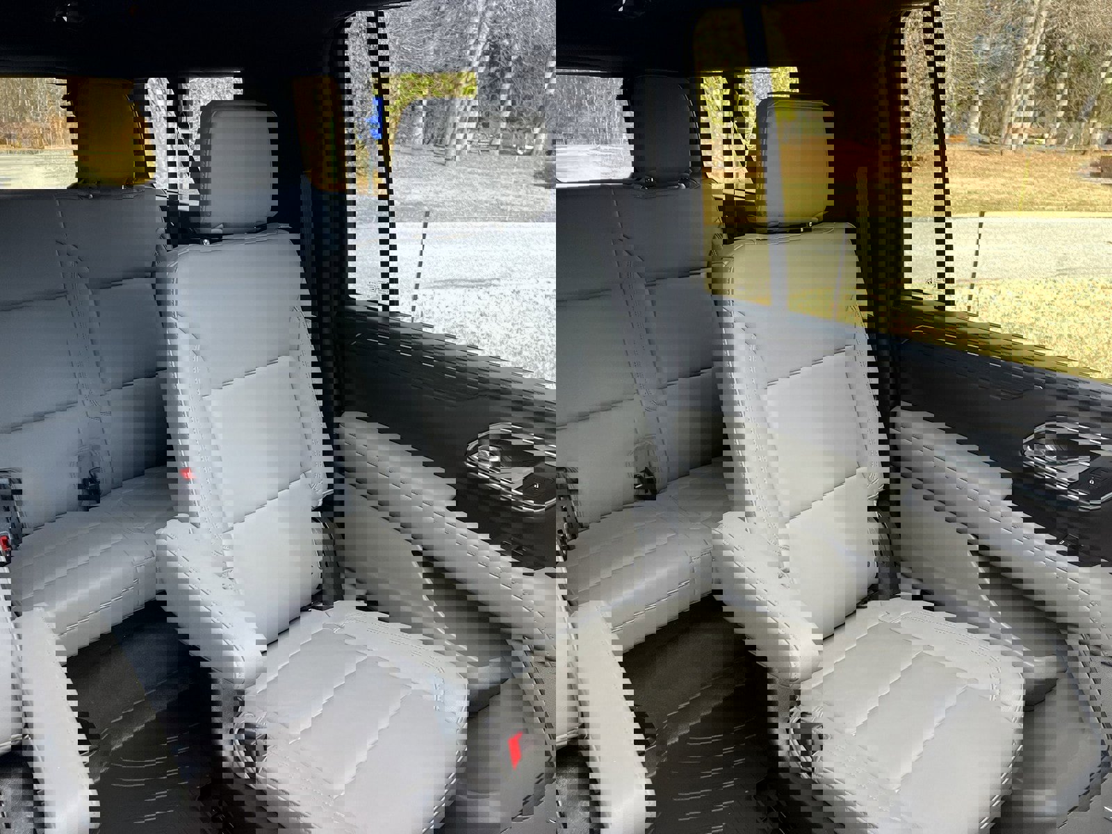 Used 2023 Chevrolet Suburban Z71 w/ Luxury Package image 19