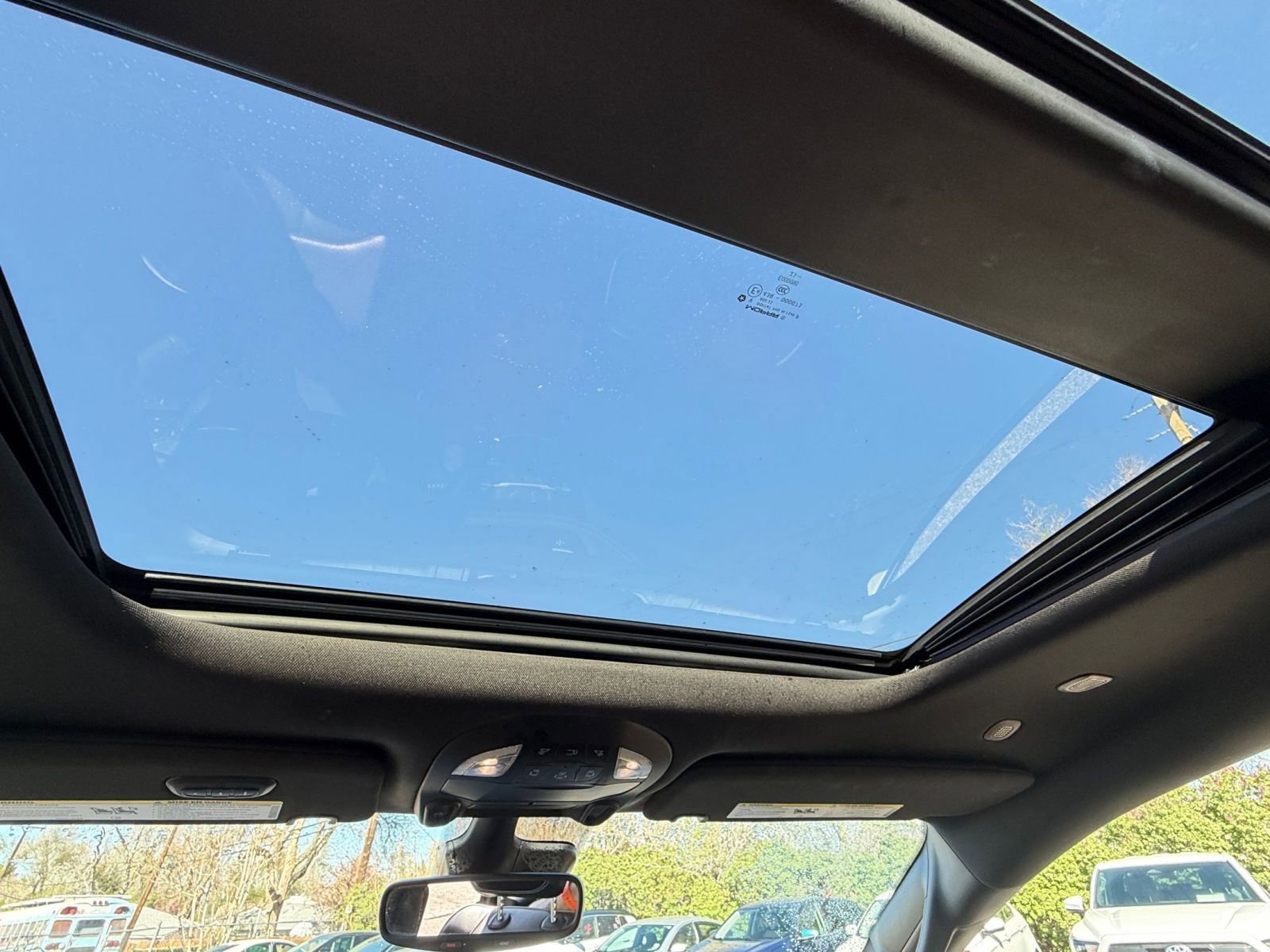 Used 2025 Chrysler Pacifica Limited image 27