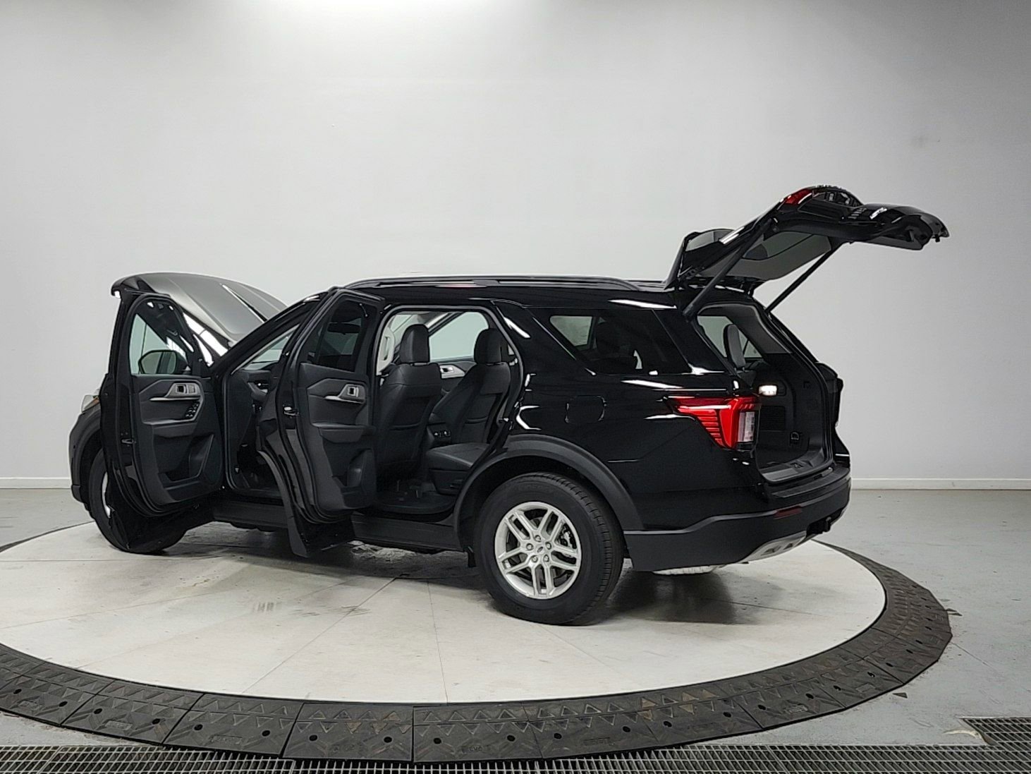 New 2026 Ford Explorer Active w/ Active Comfort Package image 13