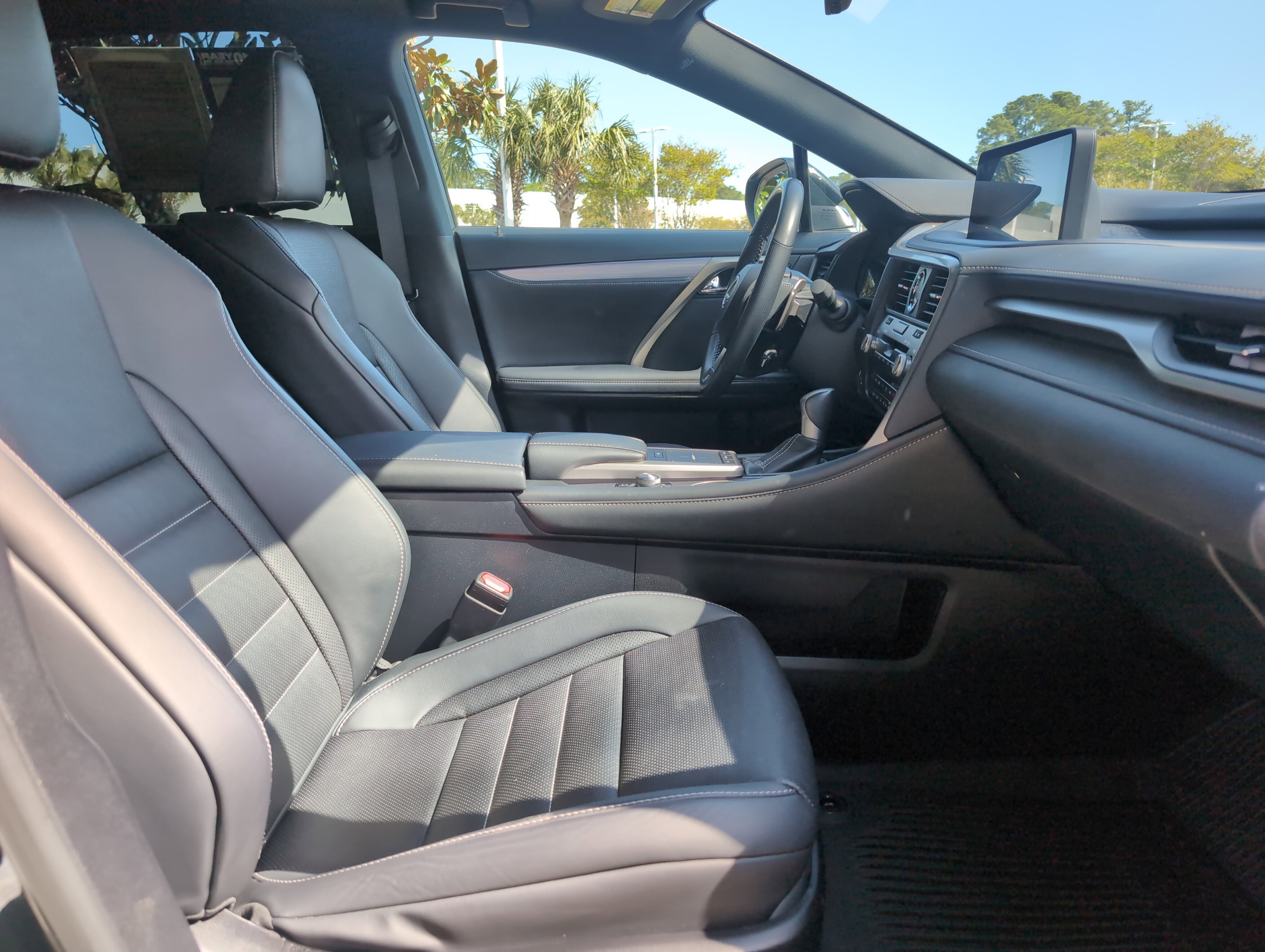 Used 2022 Lexus RX 350 F Sport w/ Accessory Package image 33