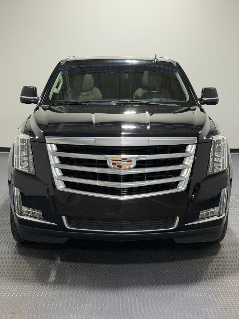 Used 2019 Cadillac Escalade ESV Luxury image 3