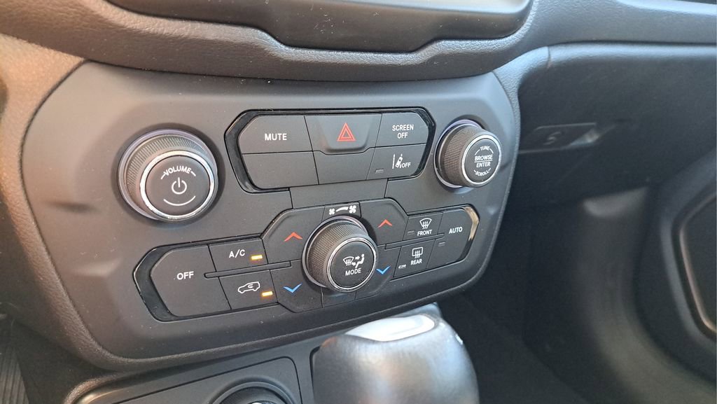 Used 2023 Jeep Renegade Latitude image 22