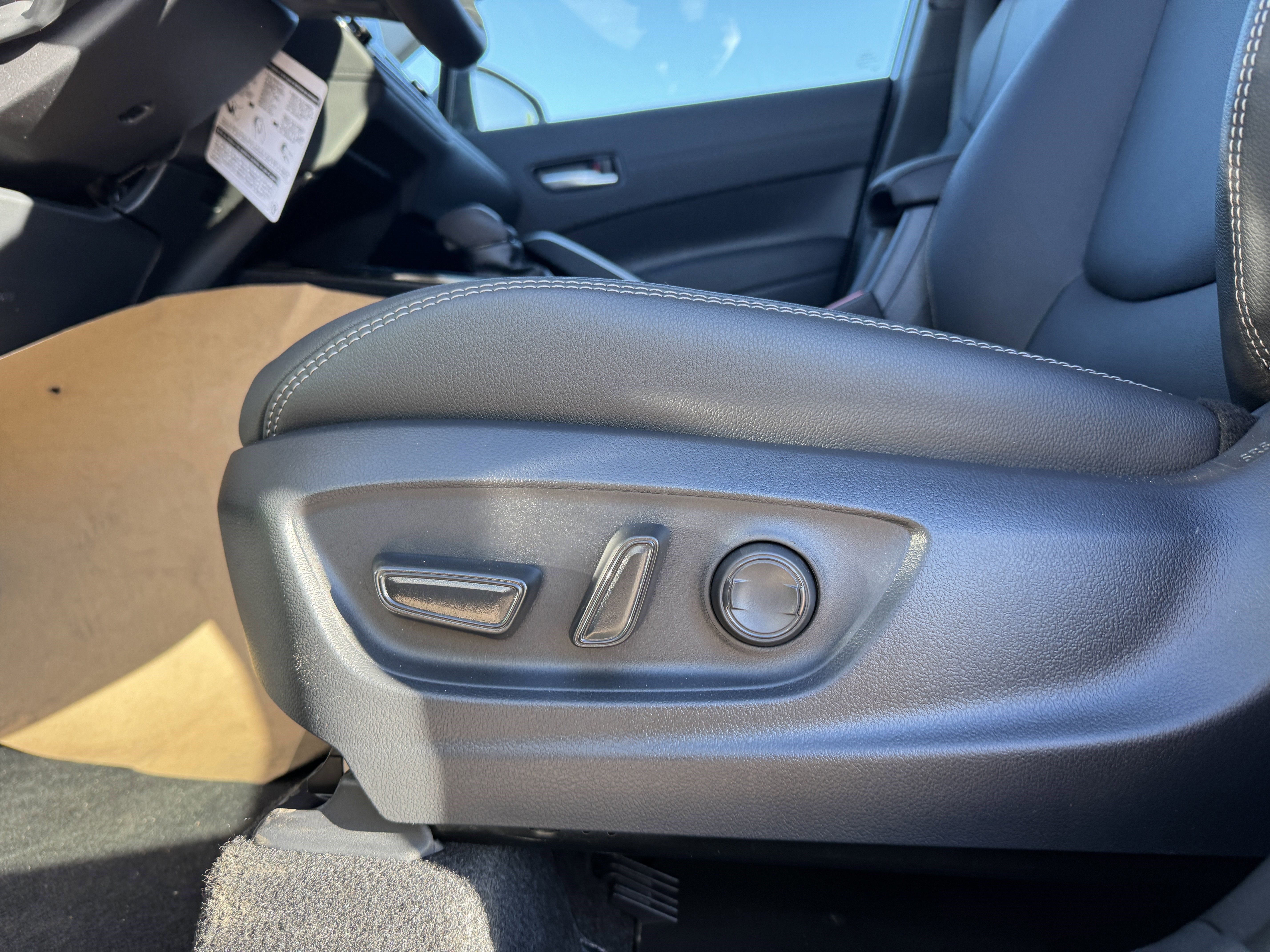 New 2026 Toyota Corolla Cross XLE w/ Convenience Package FWD image 11