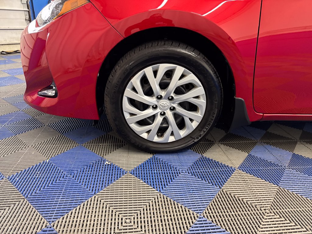 Used 2018 Toyota Corolla LE FWD image 29