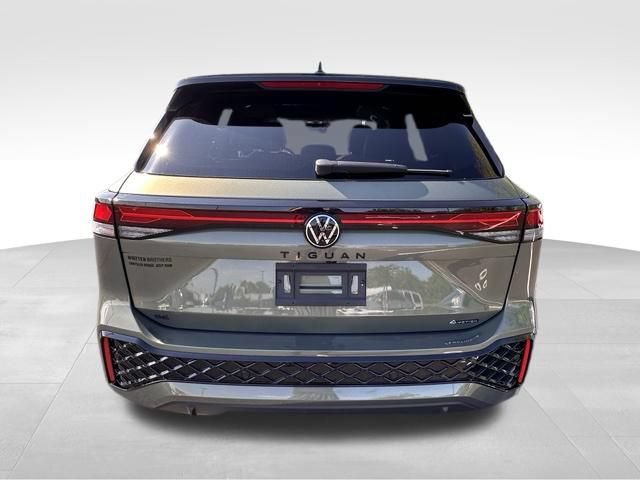 Used 2025 Volkswagen Tiguan SE R-Line AWD/4WD image 6