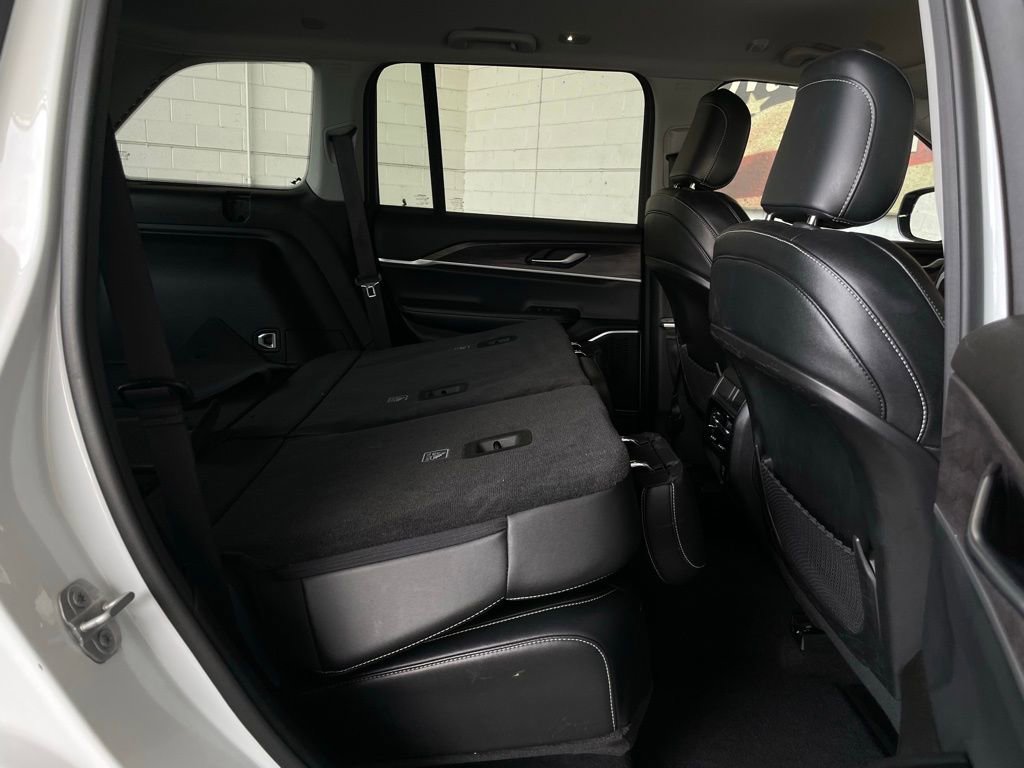 Used 2022 Jeep Grand Cherokee Limited AWD/4WD image 18