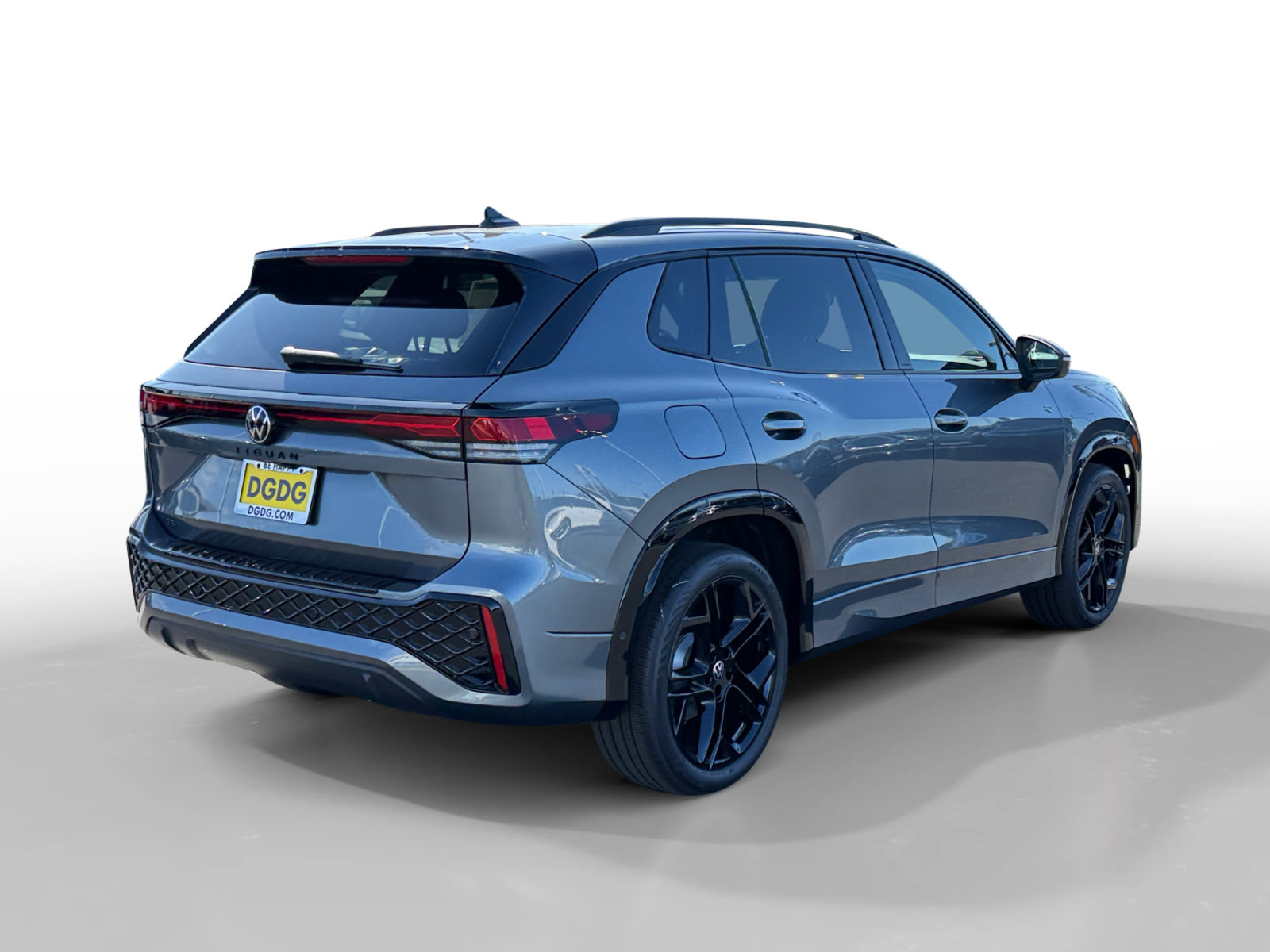 New 2026 Volkswagen Tiguan SE R-Line FWD image 5