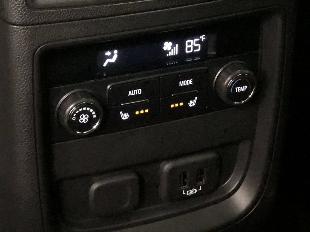 Used 2020 Buick Envision Essence FWD image 21