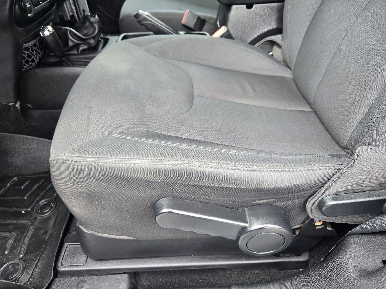 Used 2015 Jeep Wrangler Sport w/ Connectivity Group AWD/4WD image 21