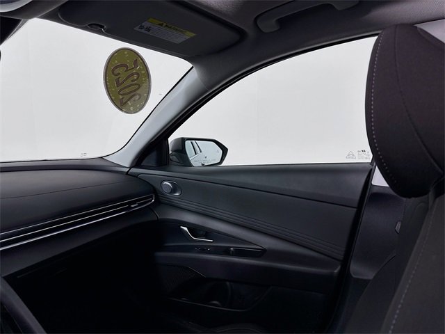 Used 2025 Hyundai Elantra SEL image 25