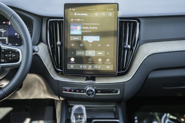 New 2027 Volvo XC60 B5 Plus AWD/4WD image 22