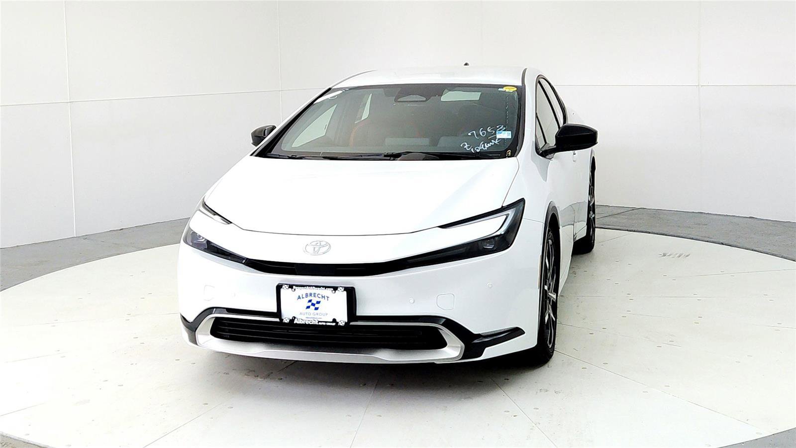 New 2026 Toyota Prius Plug-In Hybrid FWD image 2