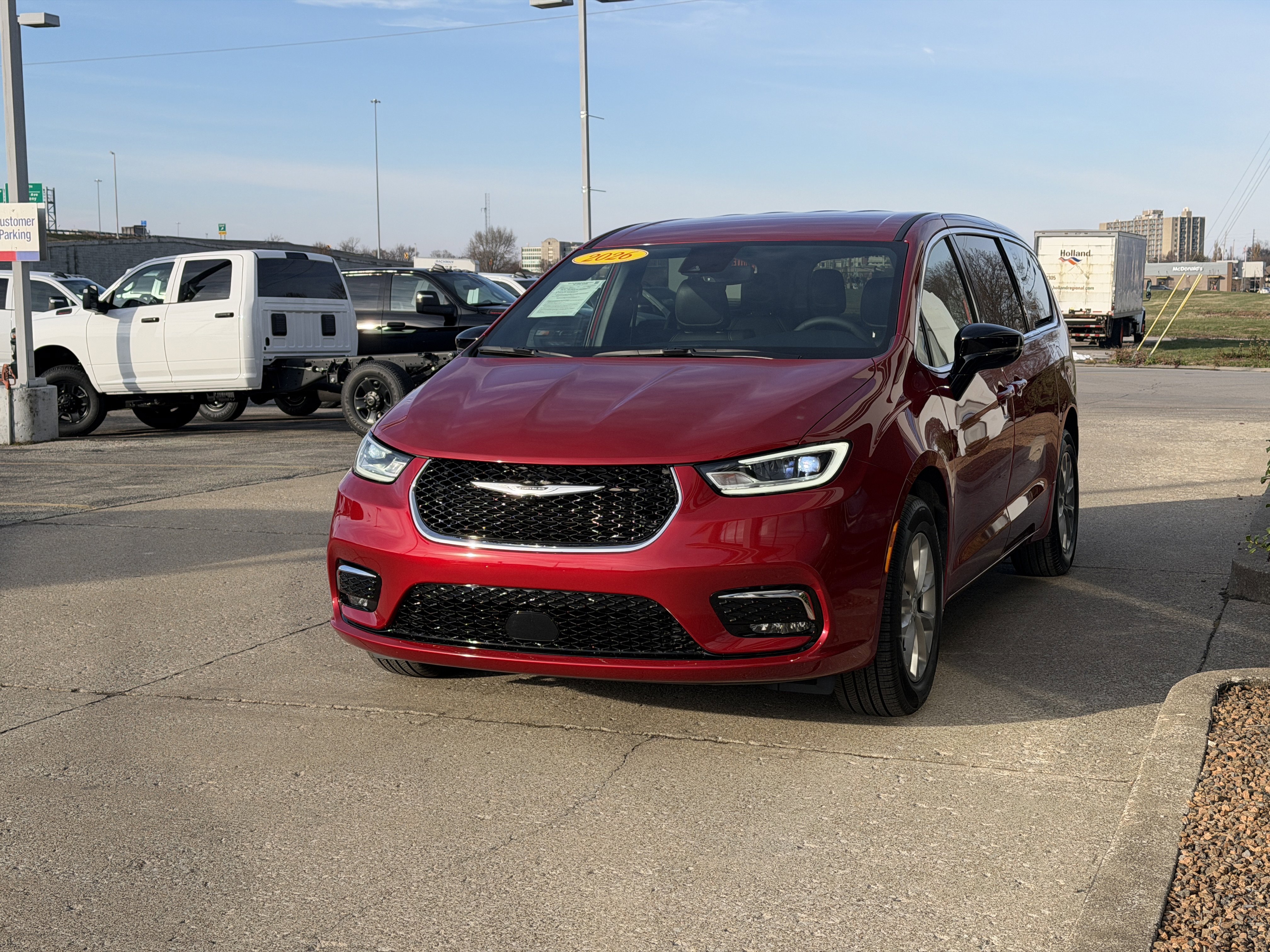 Used 2026 Chrysler Pacifica Select image 15