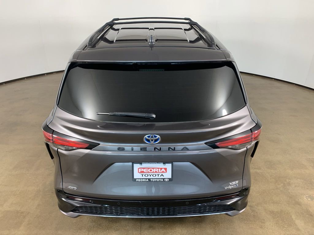 Used 2022 Toyota Sienna XSE image 11