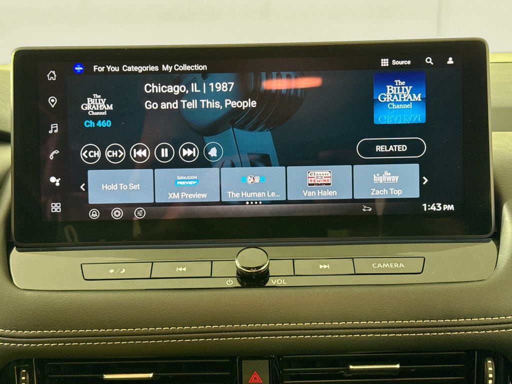 Used 2025 Nissan Rogue SL AWD/4WD image 15