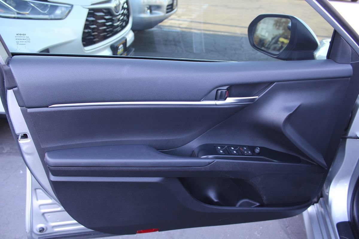Used 2020 Toyota Camry LE FWD image 14