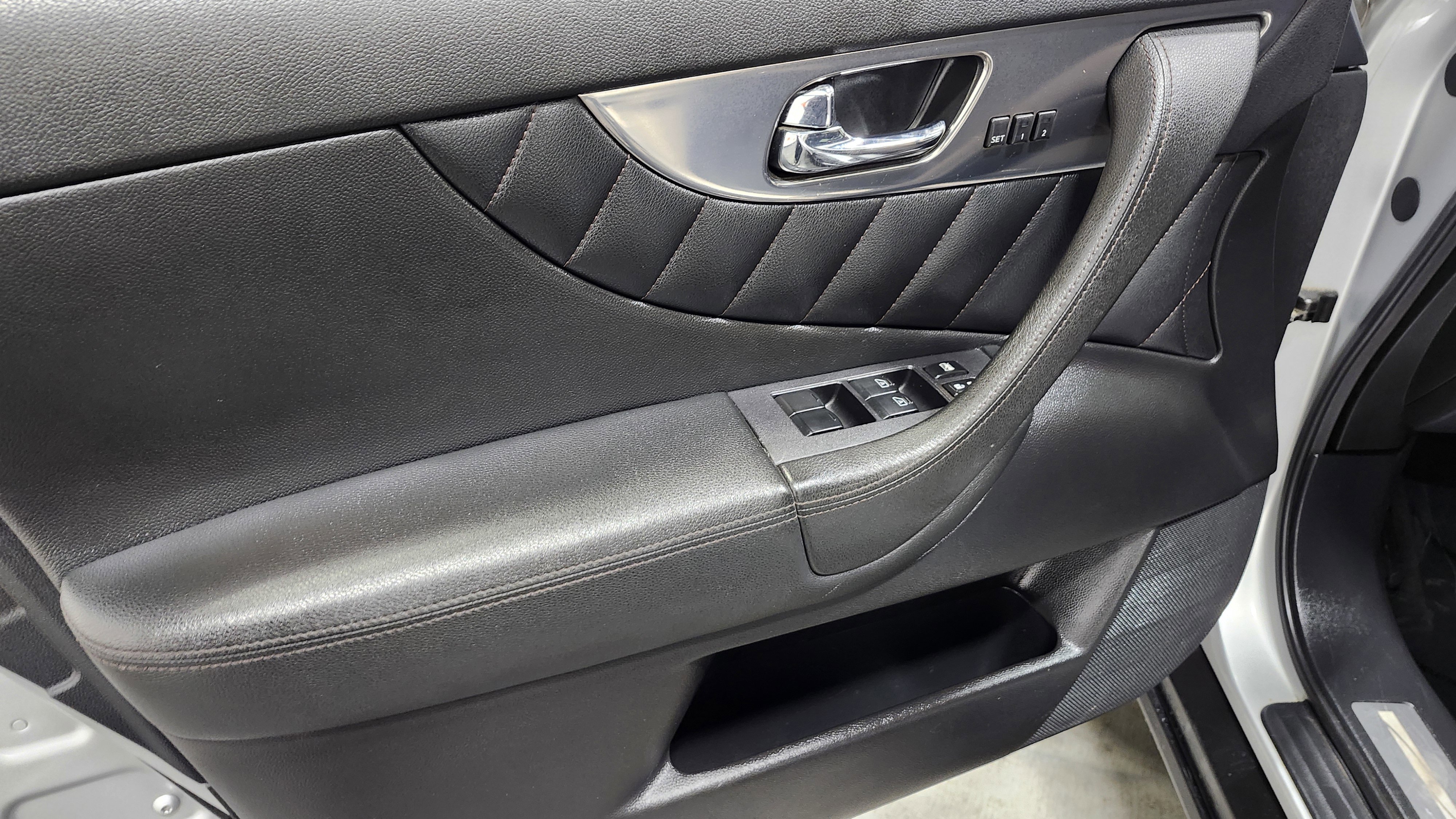 Used 2011 INFINITI FX35 AWD w/ Premium Pkg image 27