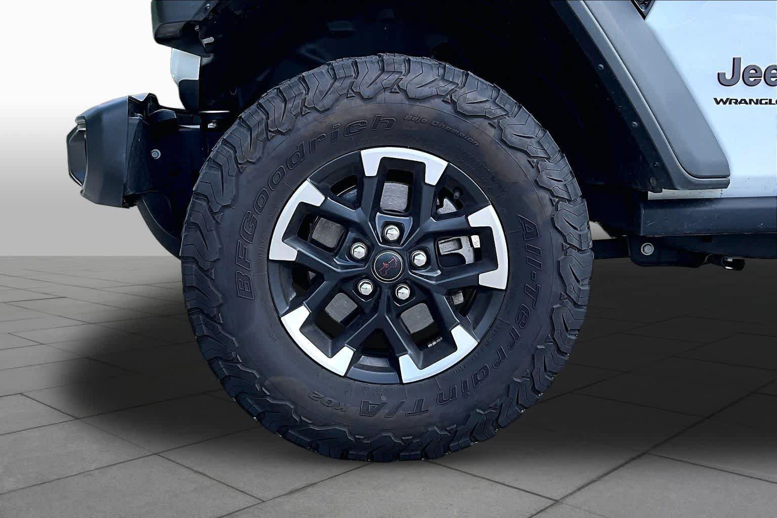 Used 2025 Jeep Wrangler Unlimited Rubicon AWD/4WD image 11