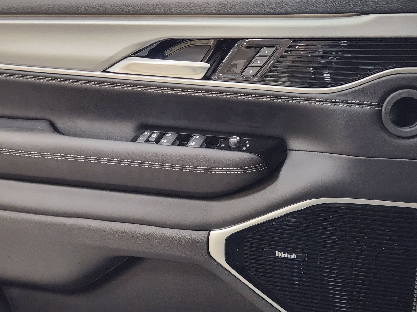 New 2026 Jeep Grand Wagoneer Limited AWD/4WD image 17