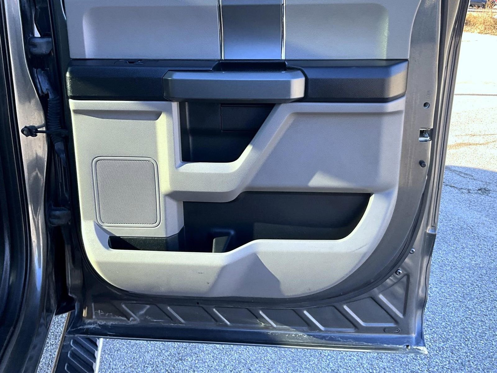 Used 2016 Ford F150 XLT w/ Equipment Group 302A Luxury image 18