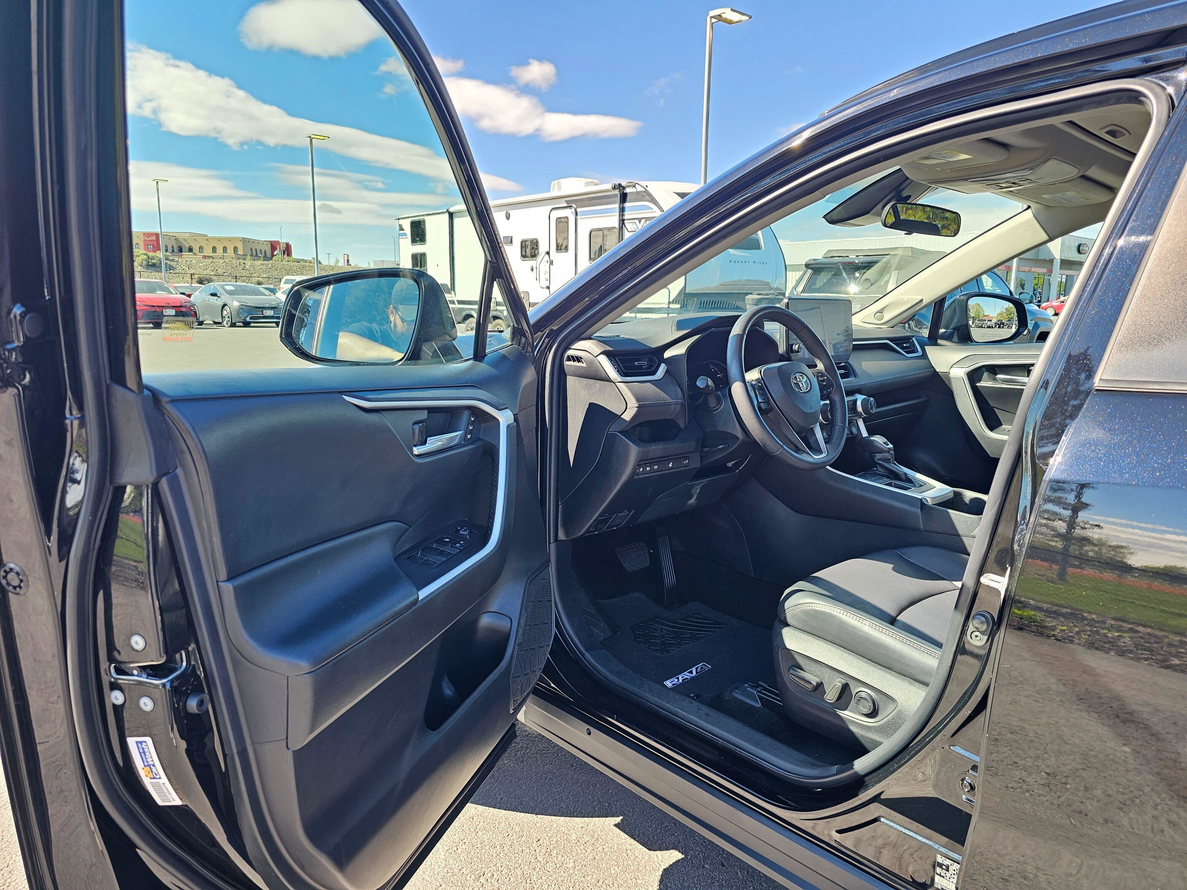 Used 2023 Toyota RAV4 XLE Premium image 18