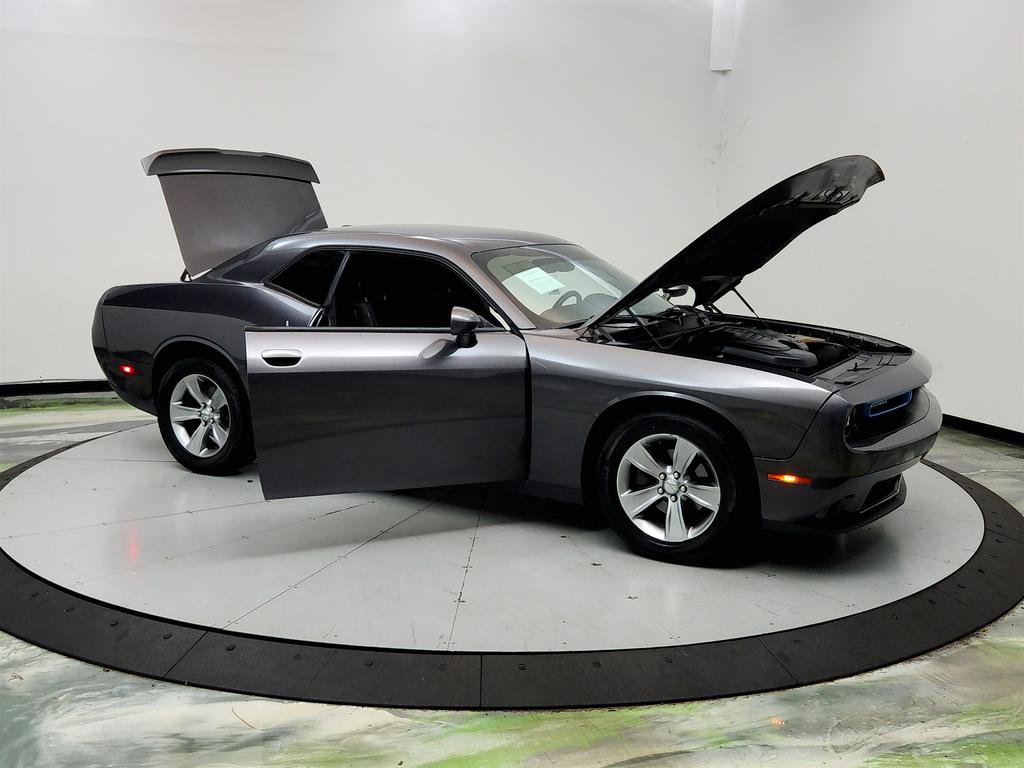 Used 2020 Dodge Challenger SXT RWD image 10
