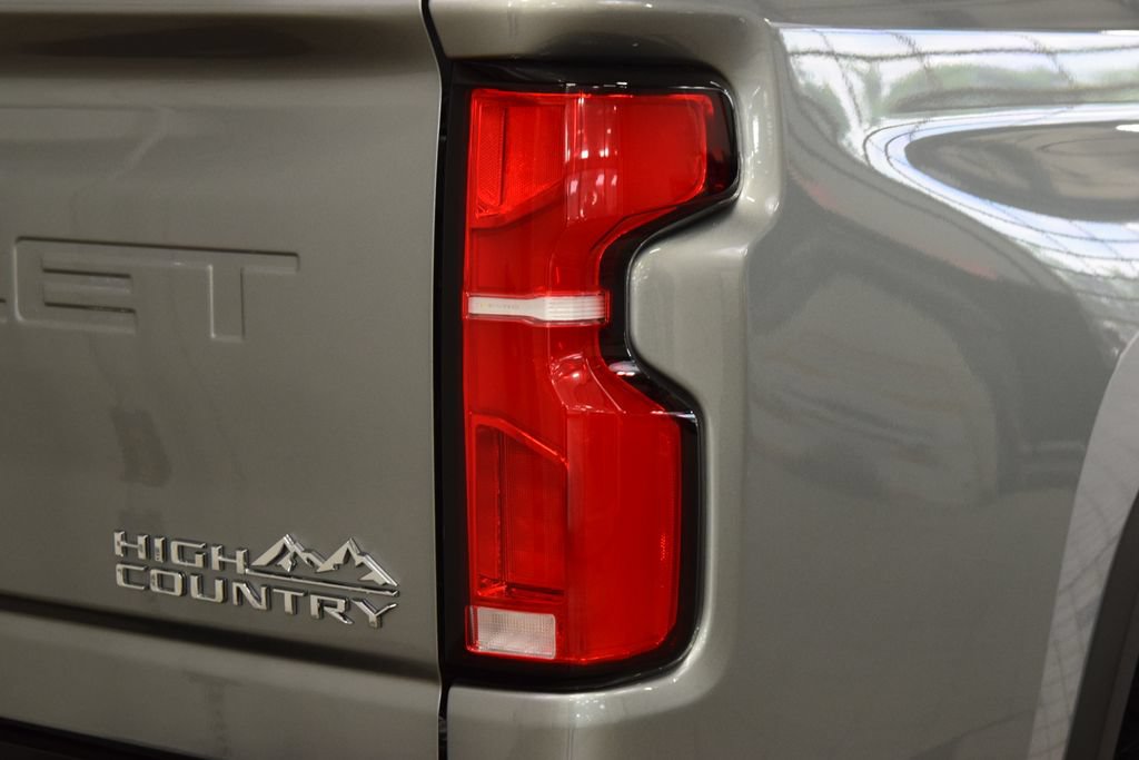 Used 2025 Chevrolet Silverado 2500 High Country w/ Technology Package AWD/4WD image 22