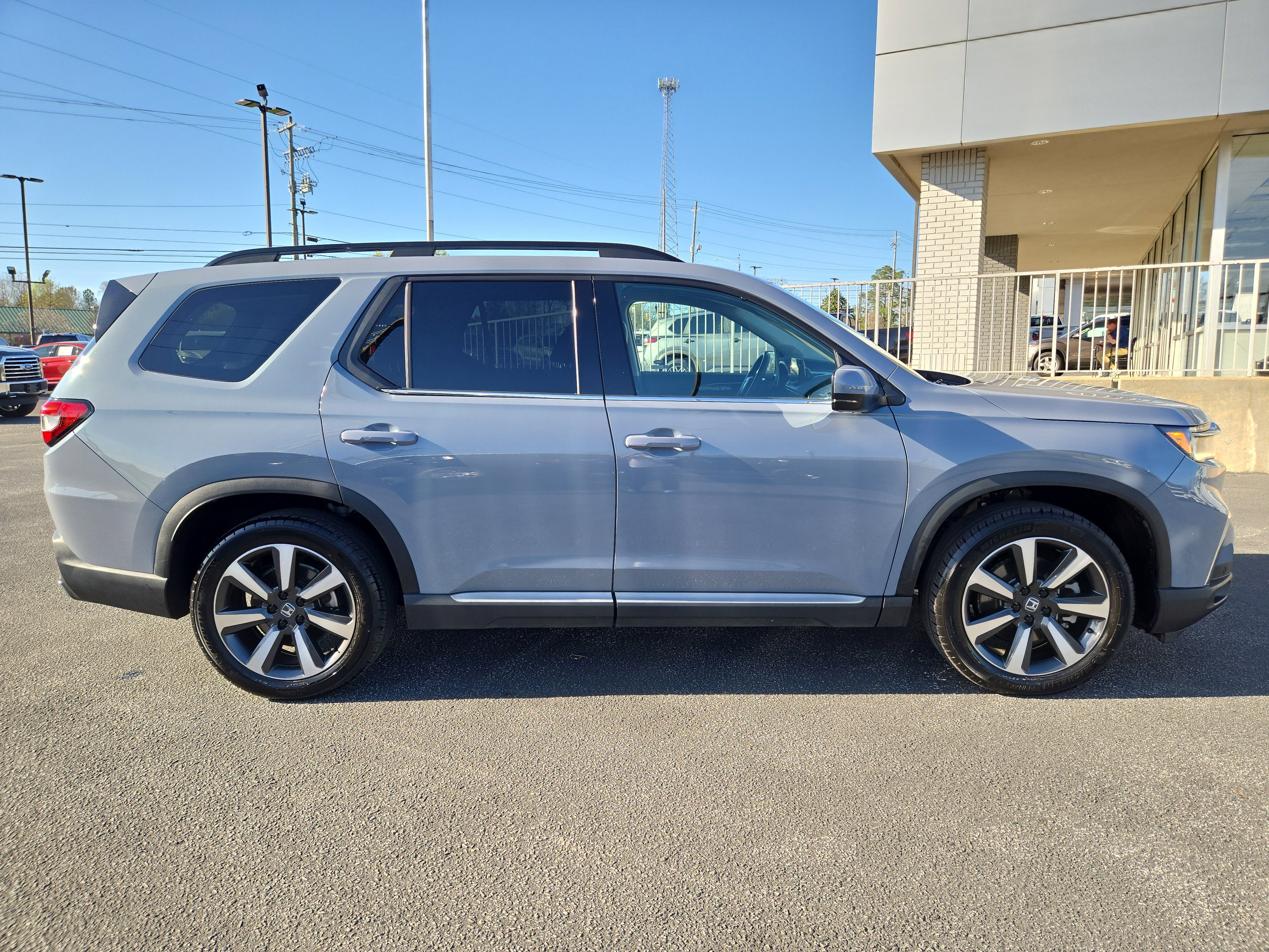 Used 2024 Honda Pilot Touring image 5
