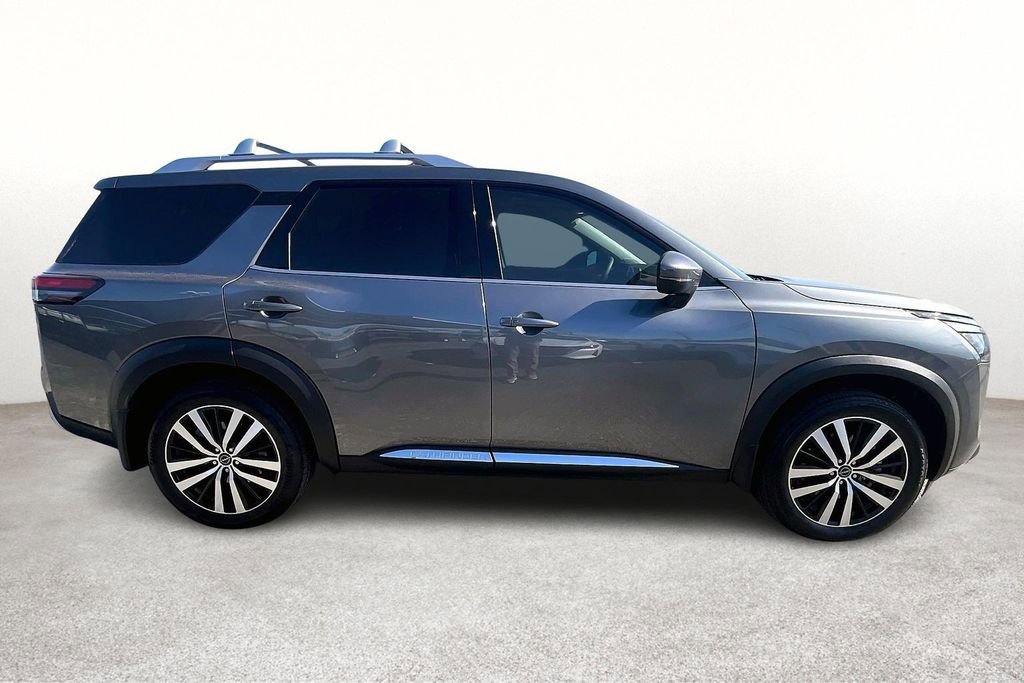 Used 2025 Nissan Pathfinder Platinum image 46