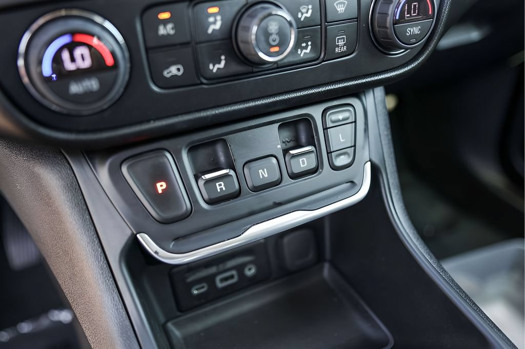 Used 2018 GMC Terrain Denali w/ Advanced Safety Package AWD/4WD image 23