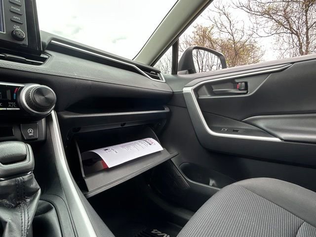 Used 2019 Toyota RAV4 LE w/ All Weather Liner Package AWD/4WD image 18