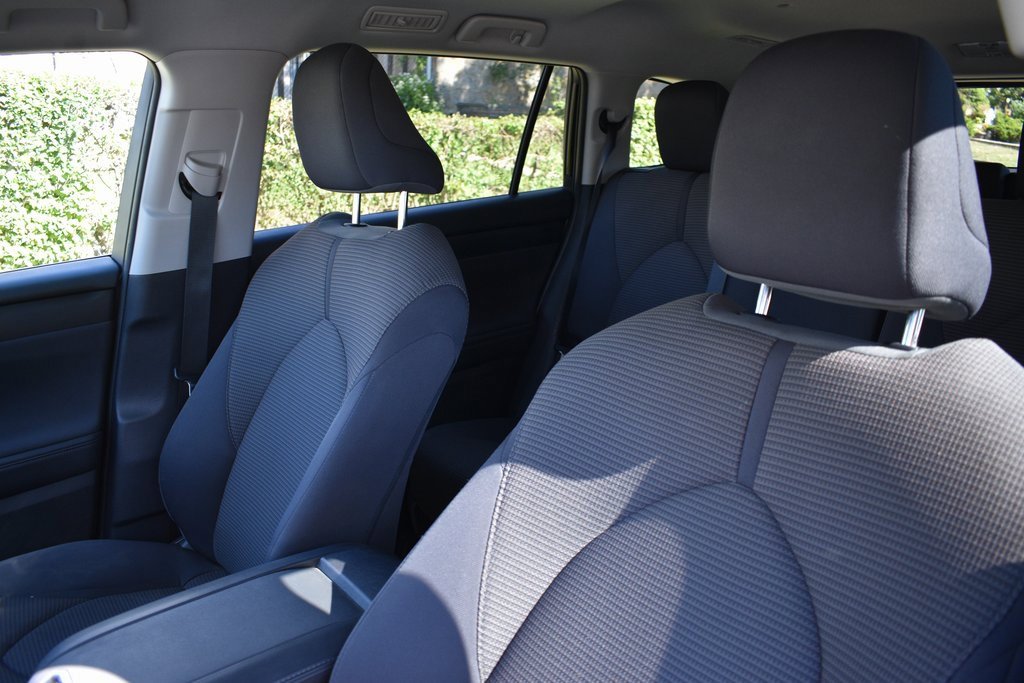 Used 2024 Toyota Highlander LE image 9