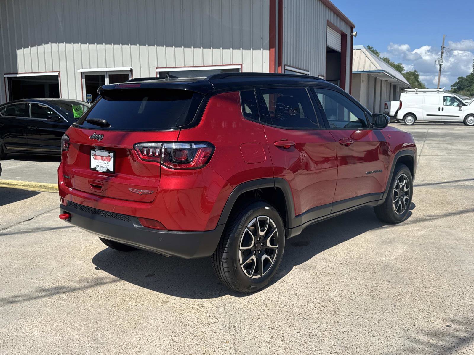 Used 2025 Jeep Compass Trailhawk AWD/4WD image 7