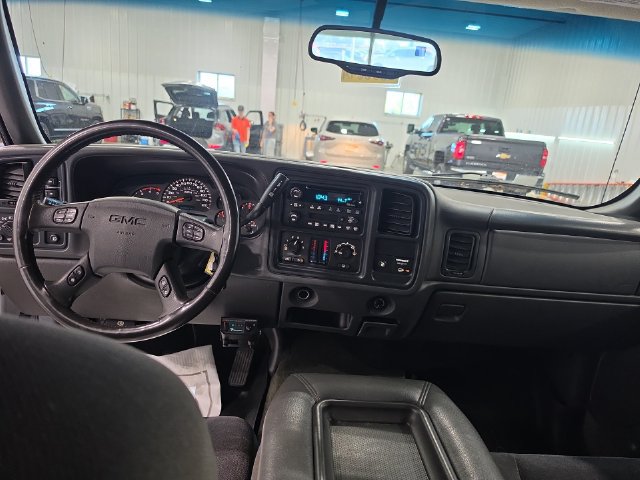 Used 2003 GMC Sierra 2500 SLE w/ Snow Plow Prep Package AWD/4WD image 9
