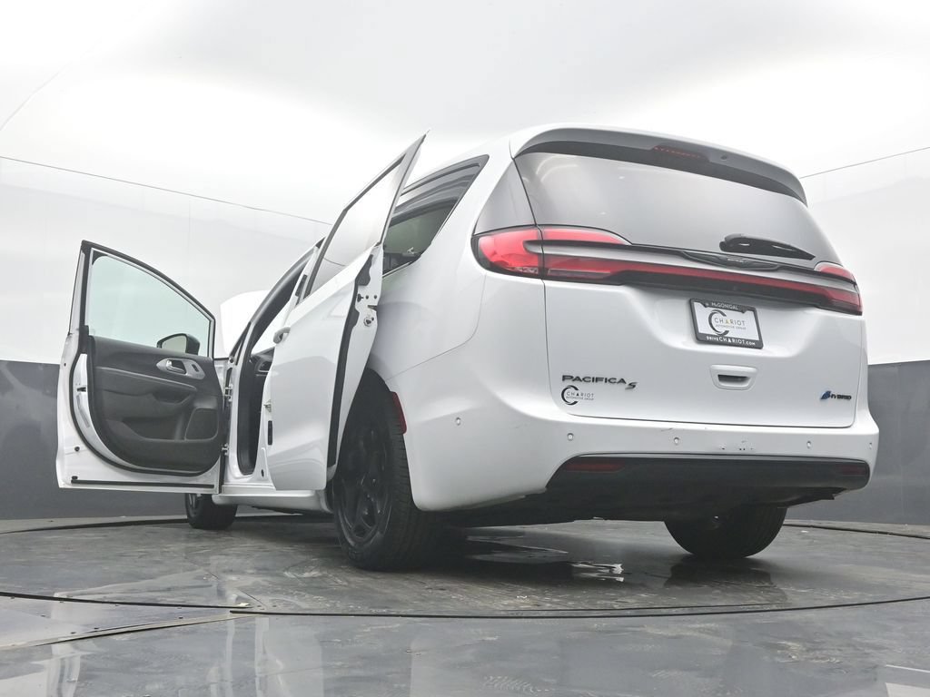 Used 2024 Chrysler Pacifica Limited FWD image 65