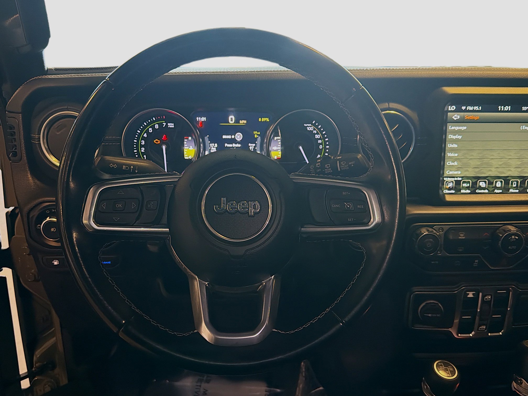 Used 2022 Jeep Wrangler Unlimited Sahara AWD/4WD image 17