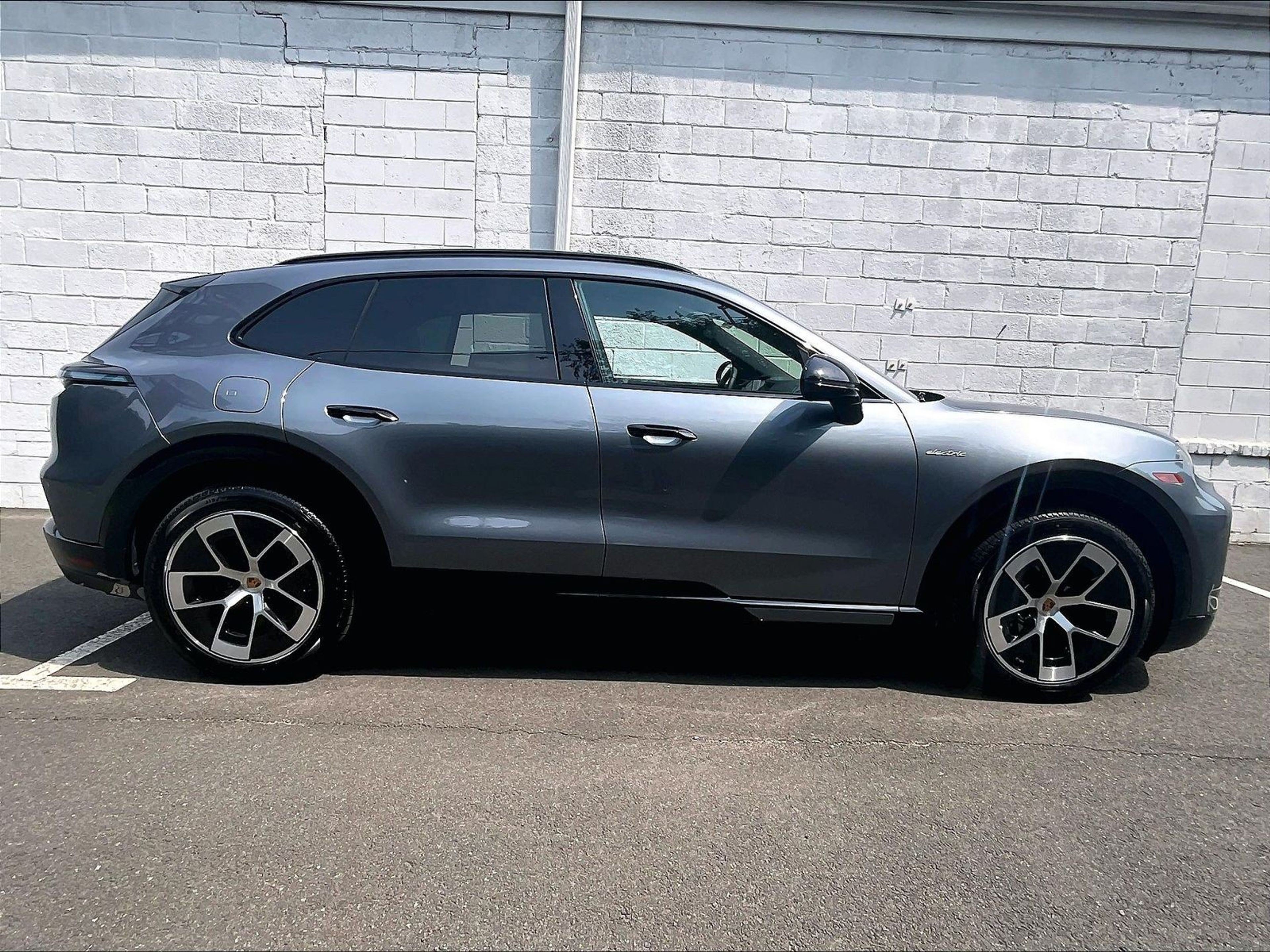 New 2026 Porsche Cayenne Electric AWD/4WD image 6