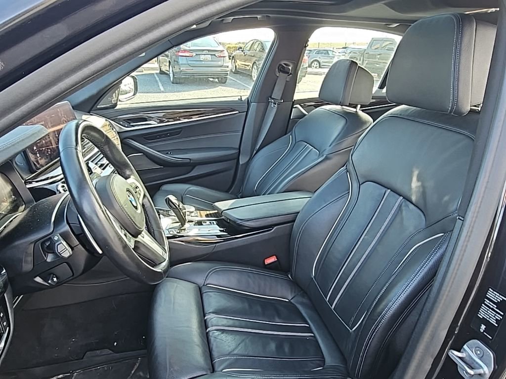Used 2021 BMW M550i xDrive w/ Shadowloine Package image 3