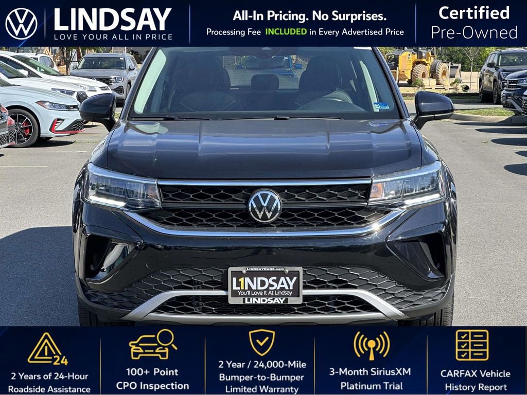 Used 2023 Volkswagen Taos SE w/ Panoramic Sunroof Package FWD image 3