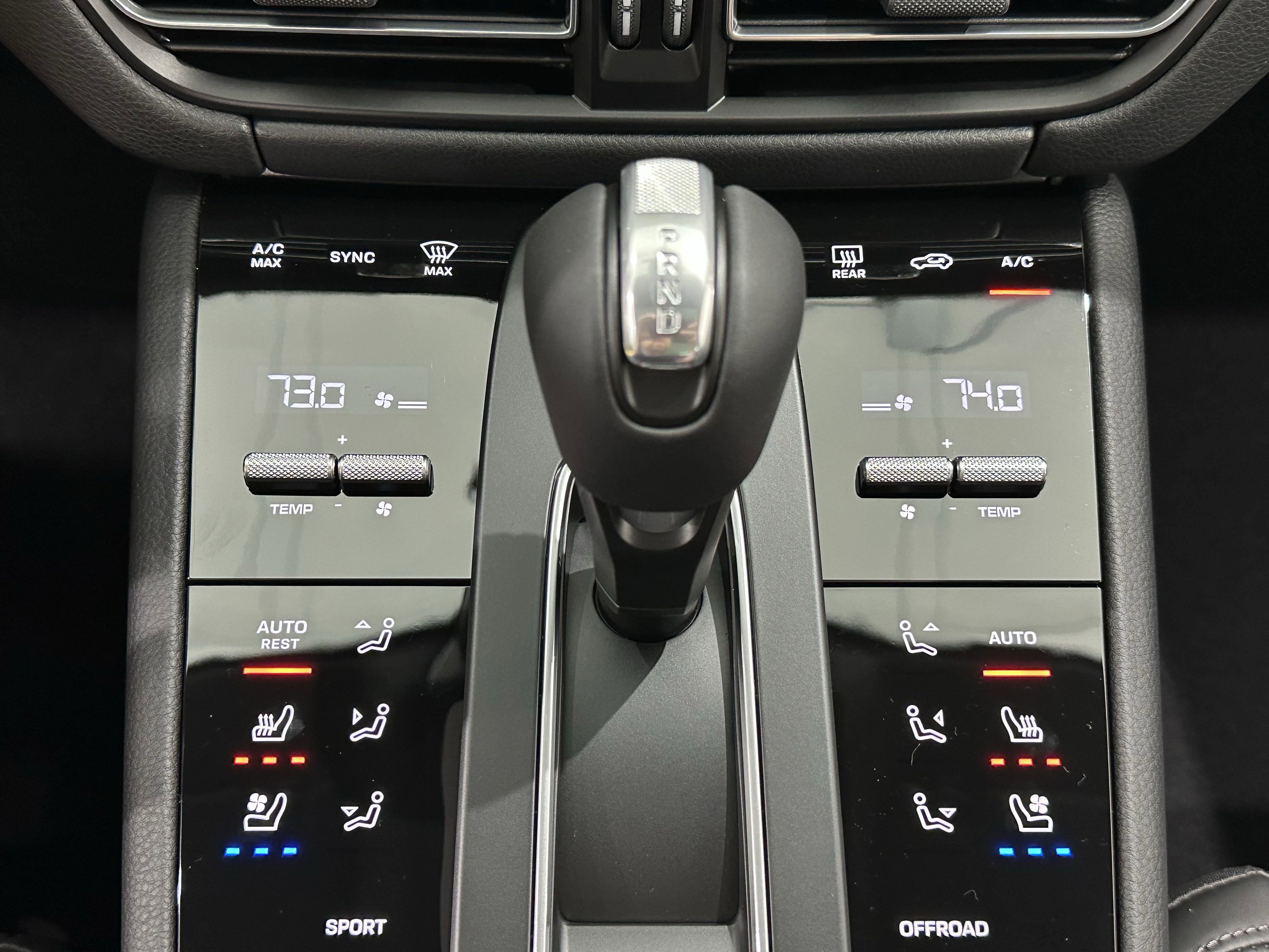 Certified 2025 Porsche Macan image 39