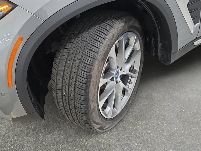 Used 2025 BMW X5 xDrive50e w/ Parking Assistance Package AWD/4WD image 26