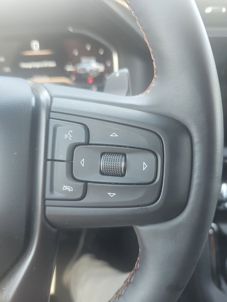 Used 2025 GMC Sierra 1500 AT4 w/ Technology Package AWD/4WD image 12