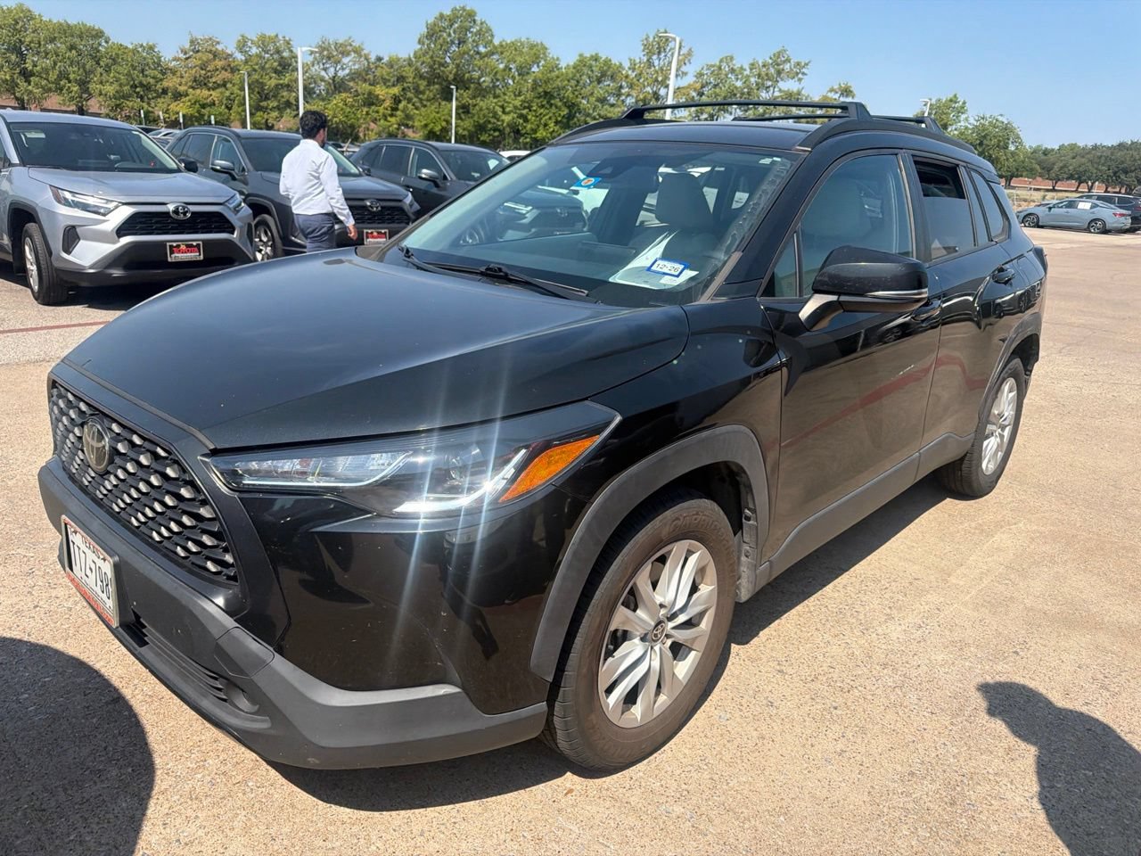 Used 2022 Toyota Corolla Cross LE AWD/4WD image 1
